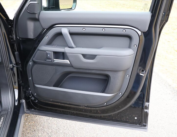 Land Rover Defender SUV / Terénní 5,0 l 313 kw