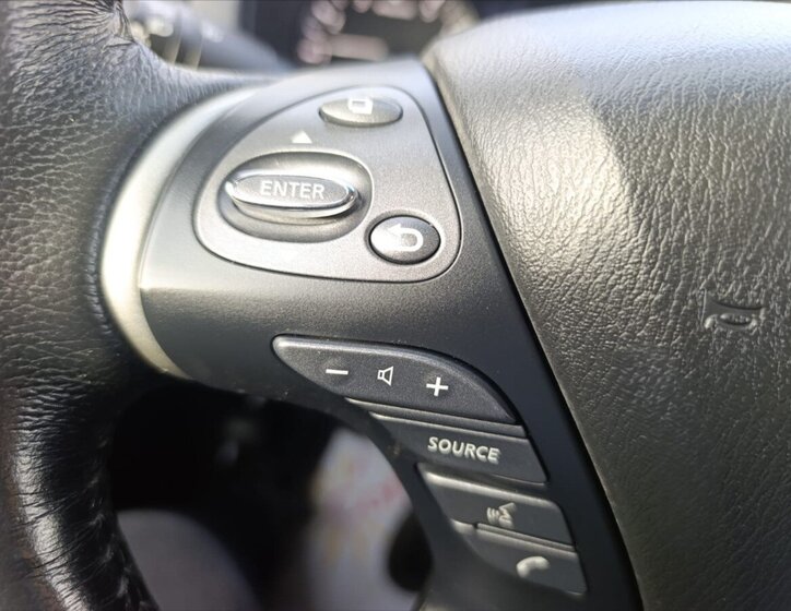 Nissan Pathfinder SUV 3,5 l 212 kw