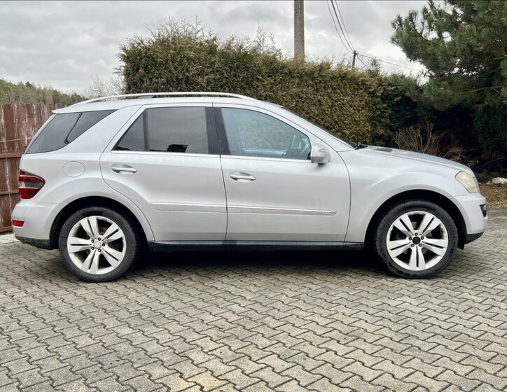 Mercedes-Benz Třídy M SUV 3,0 l 165 kw