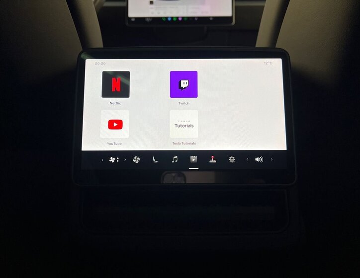 Tesla Model 3 Sedan 0,0 324 kw