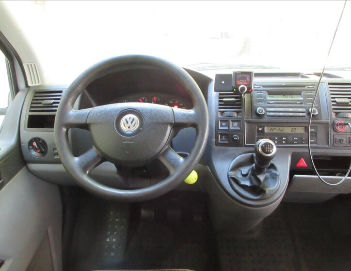 Volkswagen Caravelle Kombi 2,5 l 128 kw