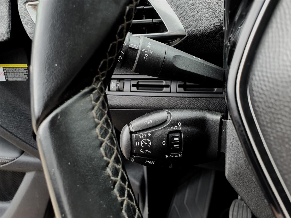 Peugeot 5008 SUV / Terénní 1,5 l 96 kw