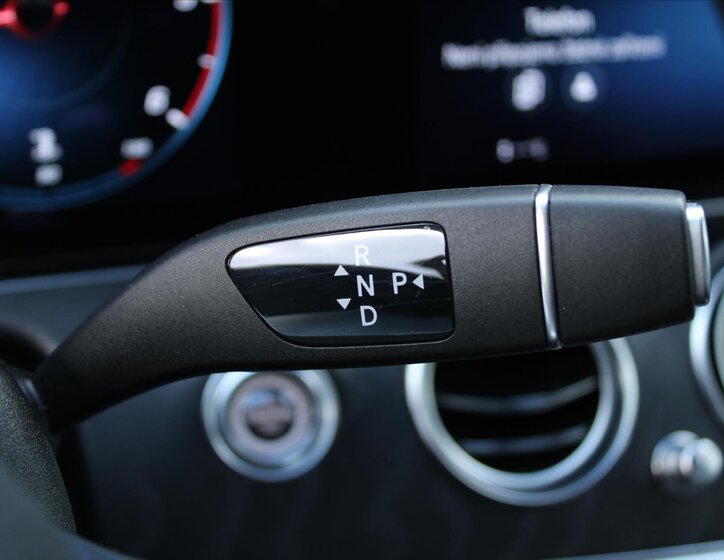 Mercedes-Benz Třídy E Sedan / Limuzína 2,0 l 143 kw