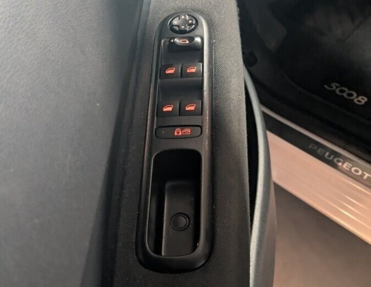 Peugeot 5008 MPV 0,0 0