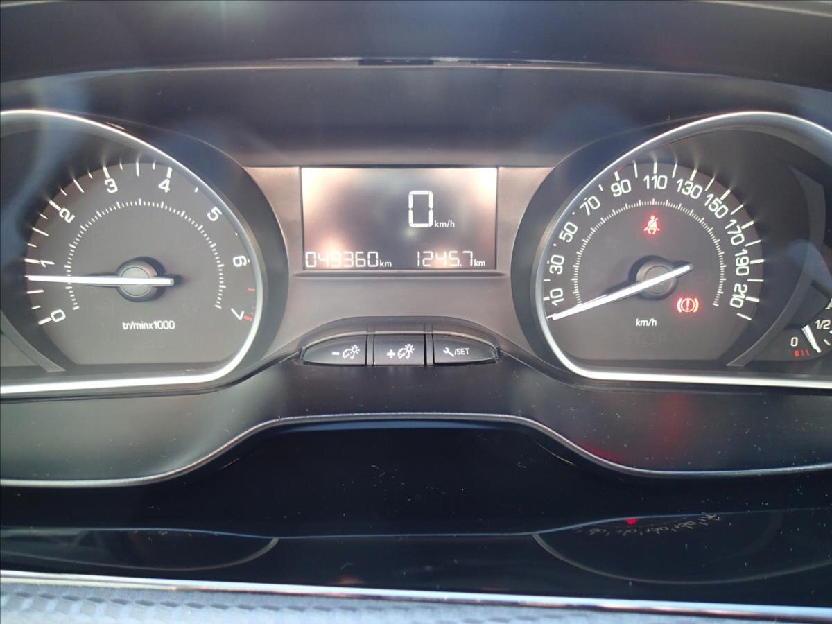 Peugeot 2008 Kombi 1,2 l 61 kw