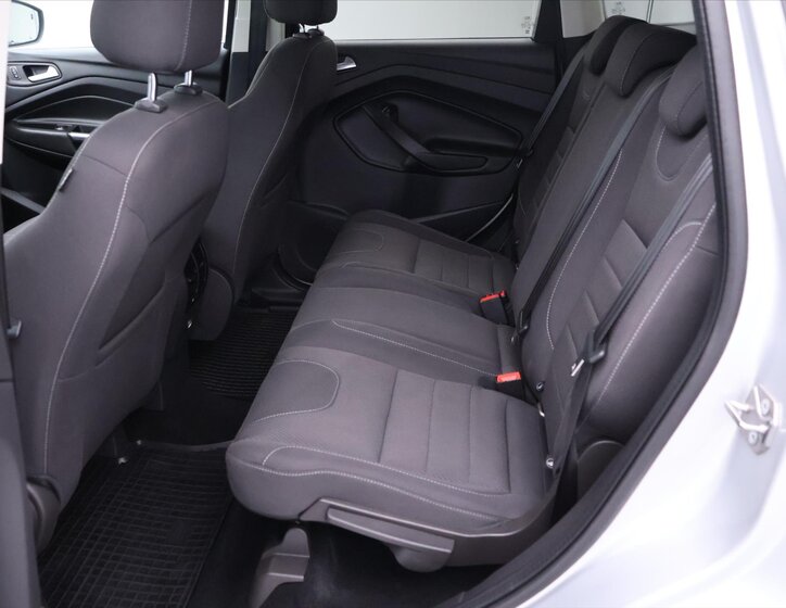 Ford Kuga SUV / Terénní 1,5 l 110 kw