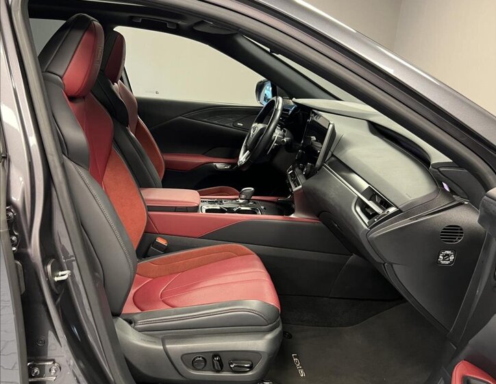 Lexus RX 500h SUV 2,4 l 273 kw