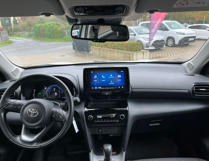 Toyota Yaris Cross 18