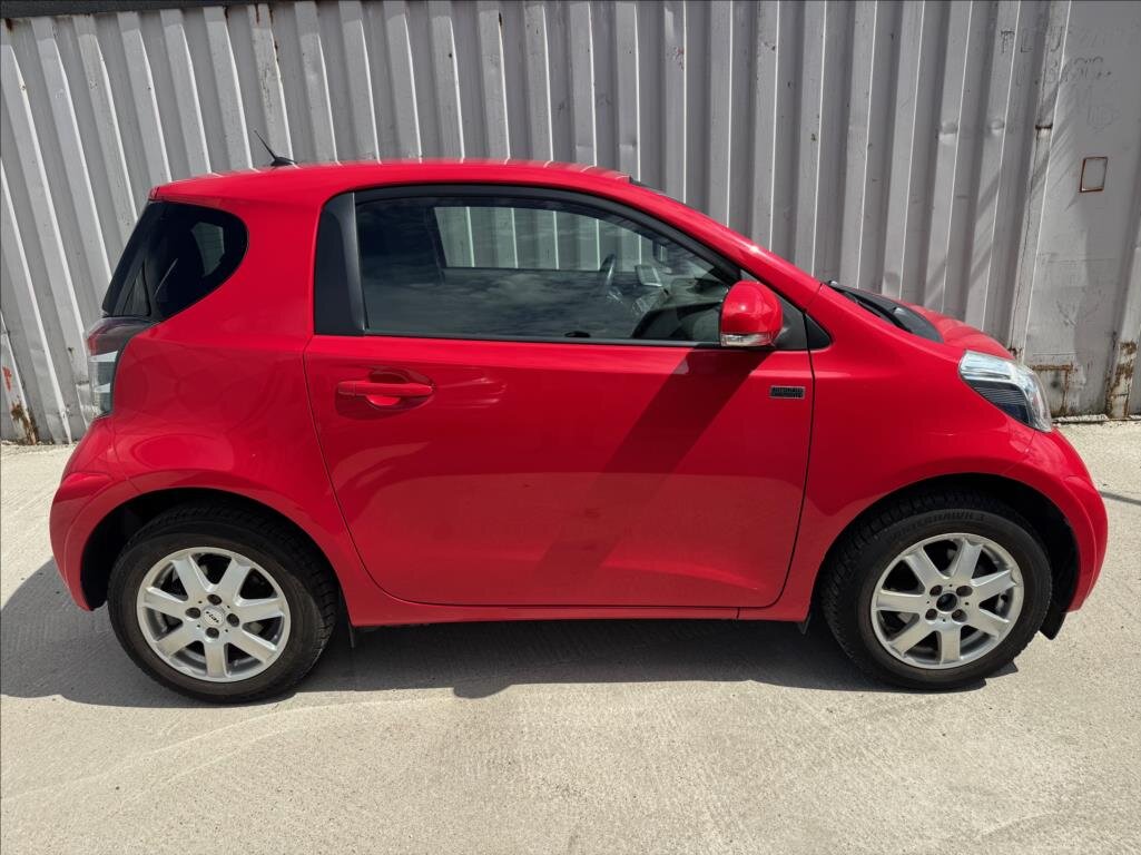 Toyota iQ Hatchback 998,0 50 kw