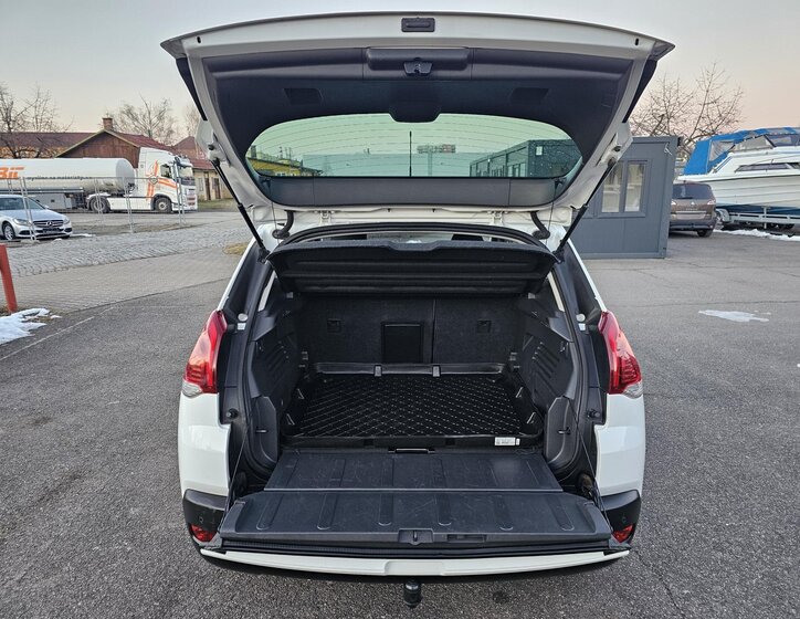 Peugeot 3008 SUV 1,2 l 96 kw