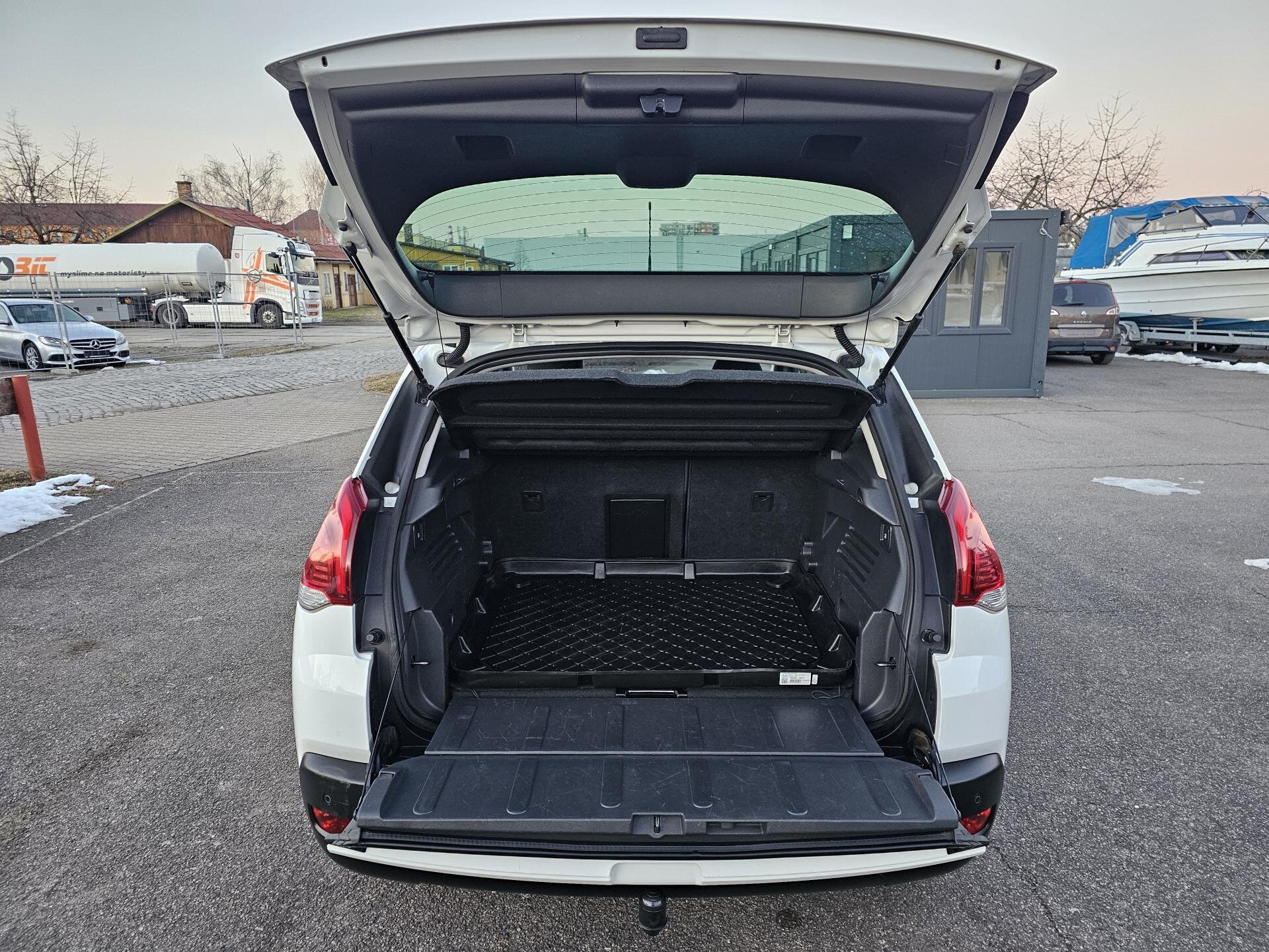 Peugeot 3008 SUV 1,2 l 96 kw