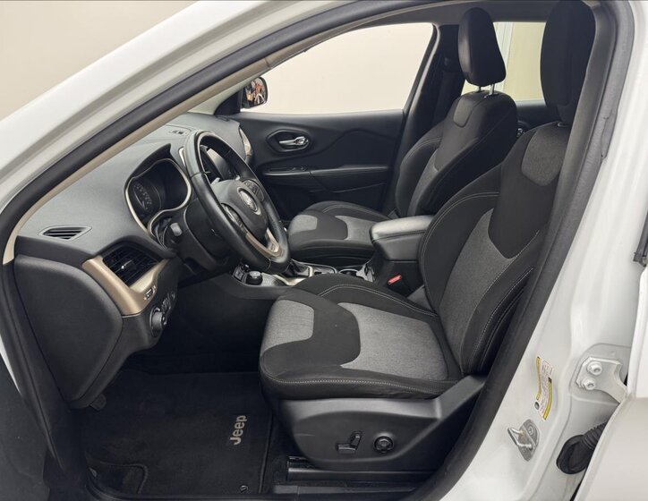 Jeep Cherokee SUV 2,0 l 103 kw