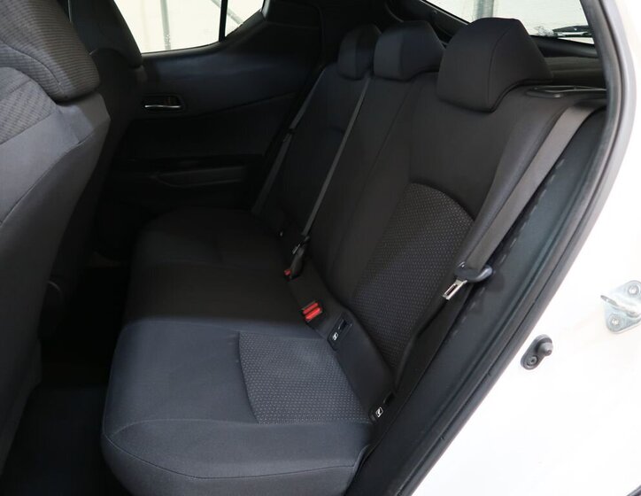 Toyota C-HR SUV 1,8 l 72 kw