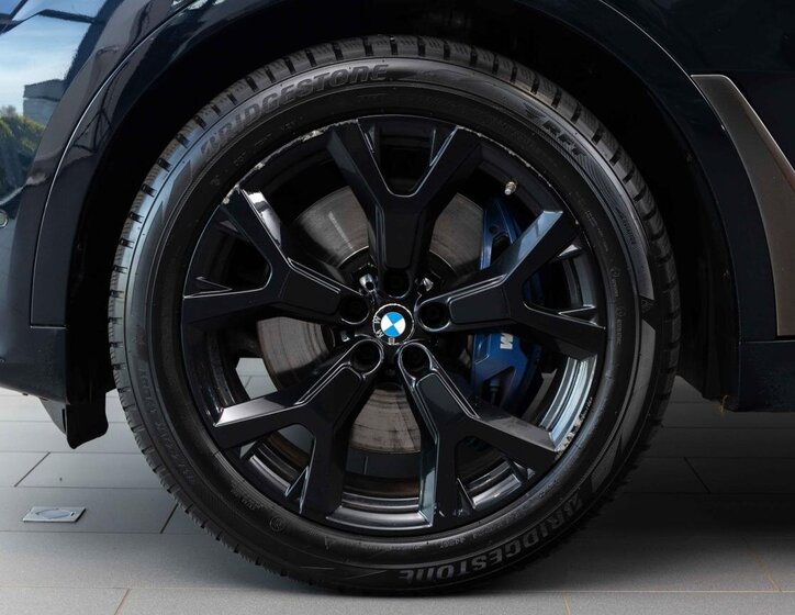 BMW X7 6