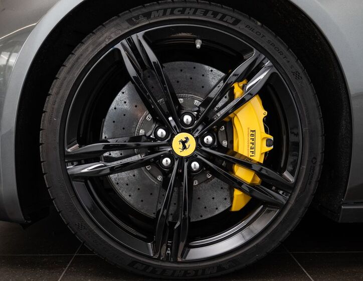 Ferrari GTC4 Lusso 25