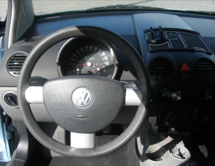 Volkswagen New Beetle 9