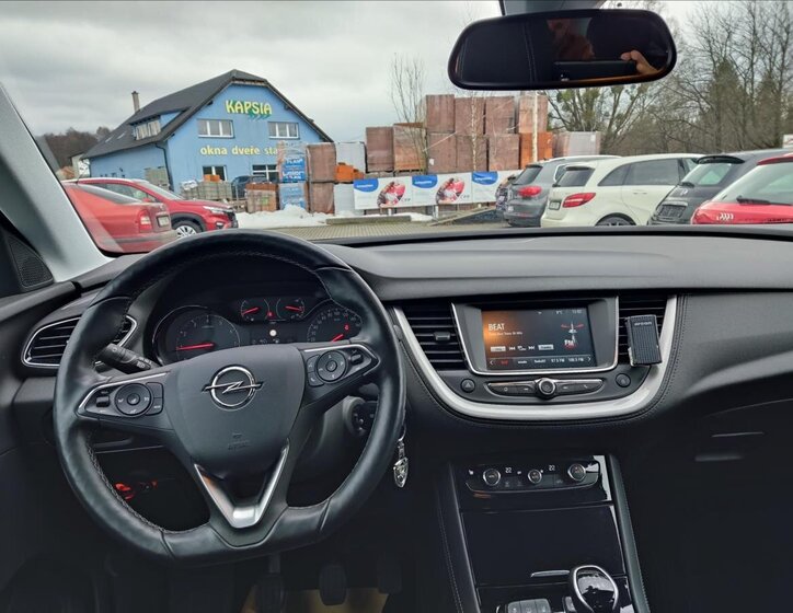 Opel Grandland X SUV / Terénní 1,2 l 96 kw
