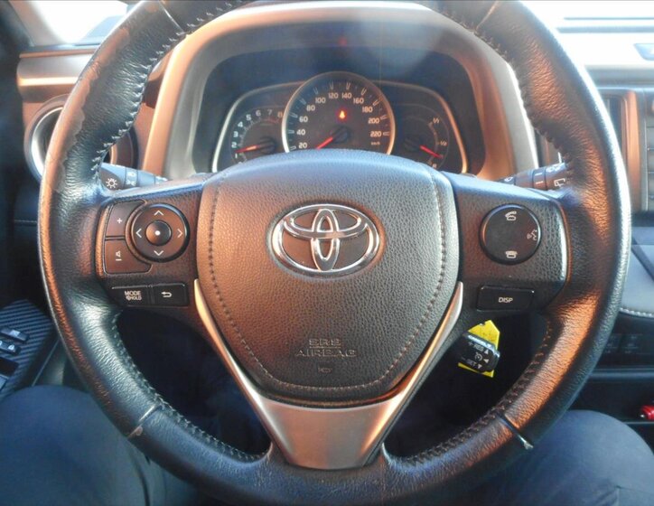 Toyota RAV4 SUV 2,0 l 111 kw