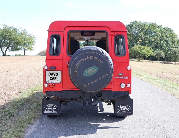 Land Rover Defender 6