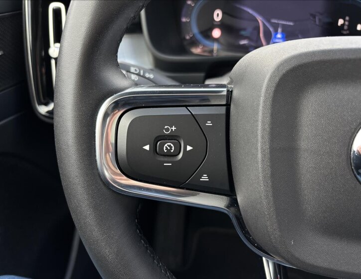 Volvo XC40 Kombi 2,0 l 145 kw