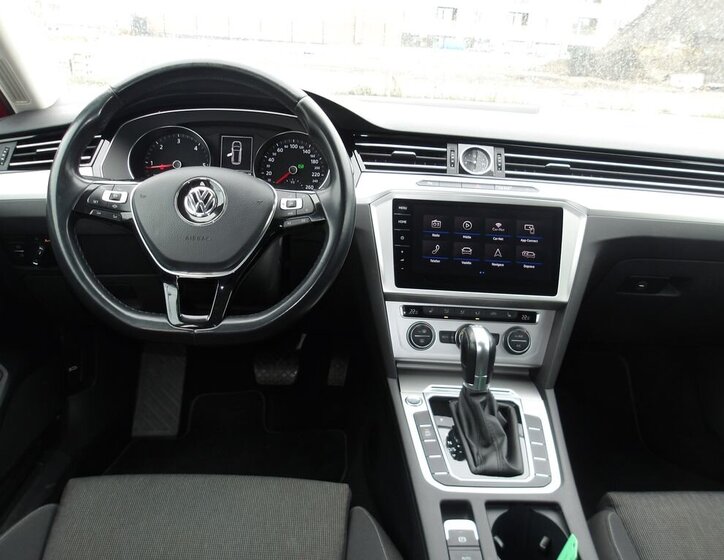 Volkswagen Passat Kombi 1,6 l 88 kw