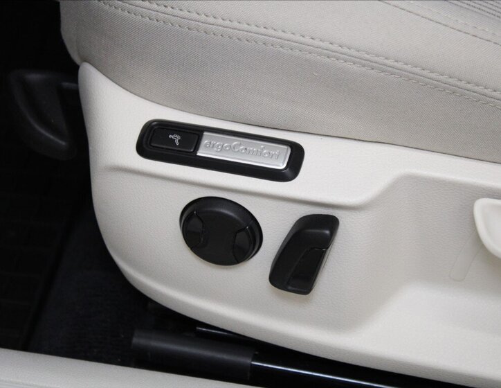 Volkswagen Passat Kombi 2,0 l 110 kw