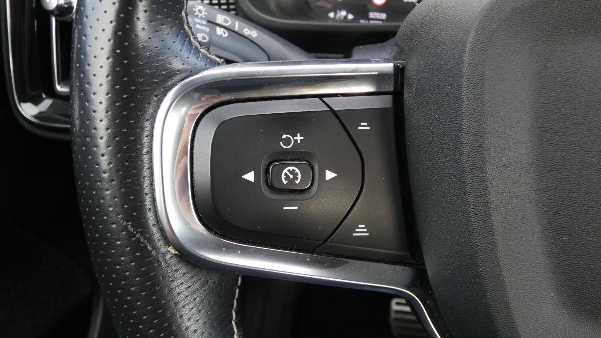 Volvo XC40 SUV / Terénní 2,0 l 145 kw