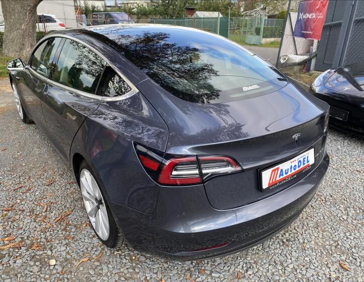 Tesla Model 3 4