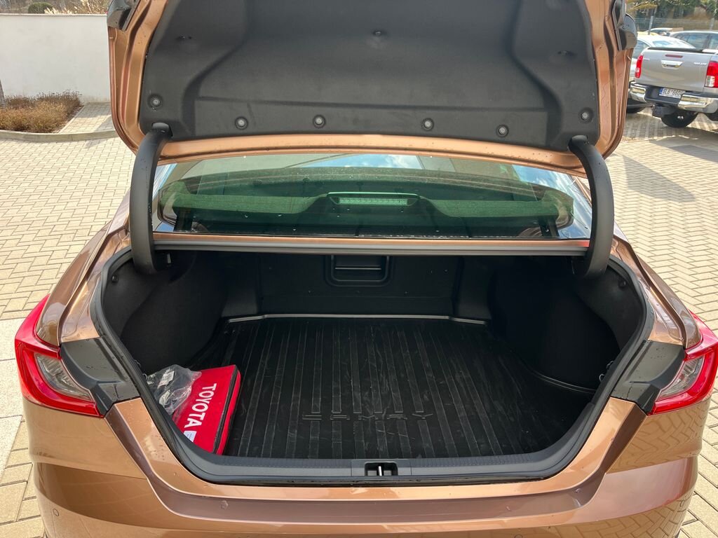 Toyota Camry Sedan / Limuzína 2,5 l 137 kw