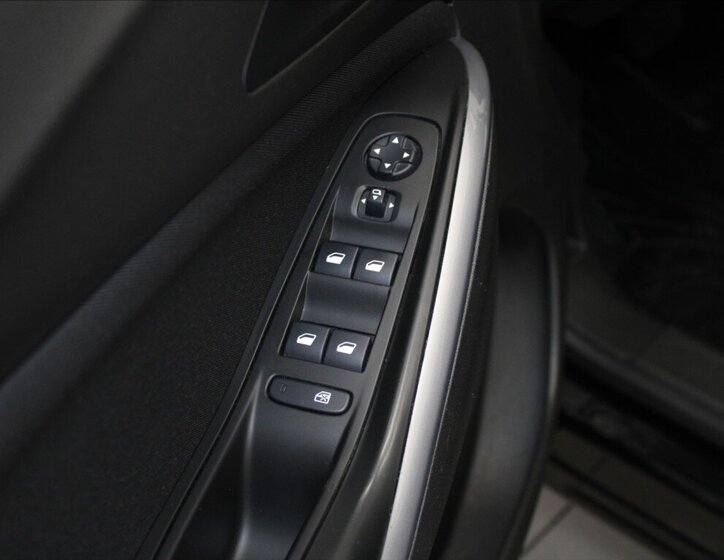 Opel Grandland X SUV / Terénní 1,2 l 96 kw