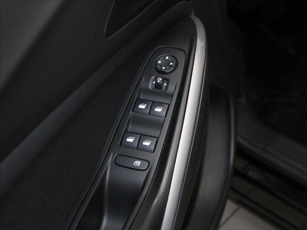 Opel Grandland X SUV / Terénní 1,2 l 96 kw