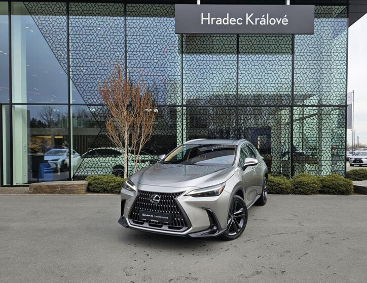 Lexus NX 350h SUV / Terénní 2,5 l 147 kw