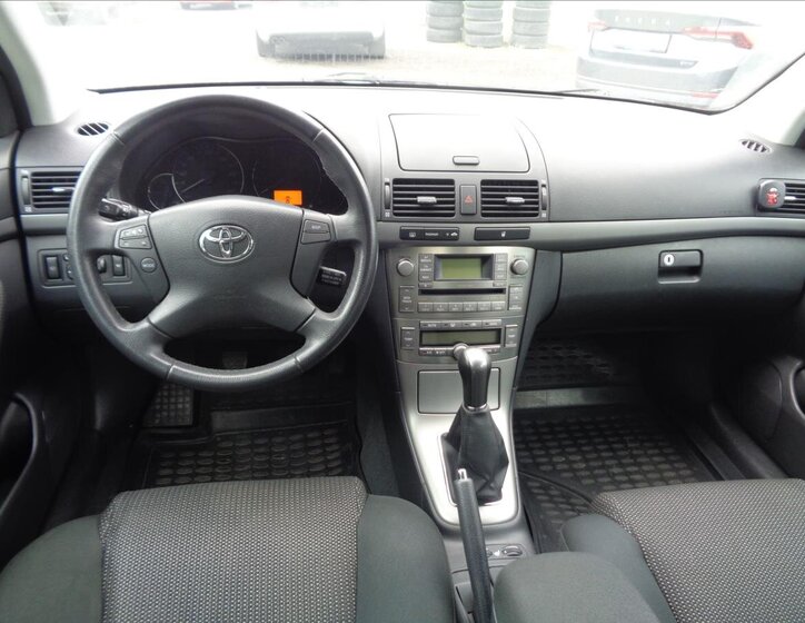 Toyota Avensis Kombi 2,0 l 108 kw