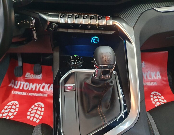 Peugeot 3008 SUV 1,2 l 96 kw