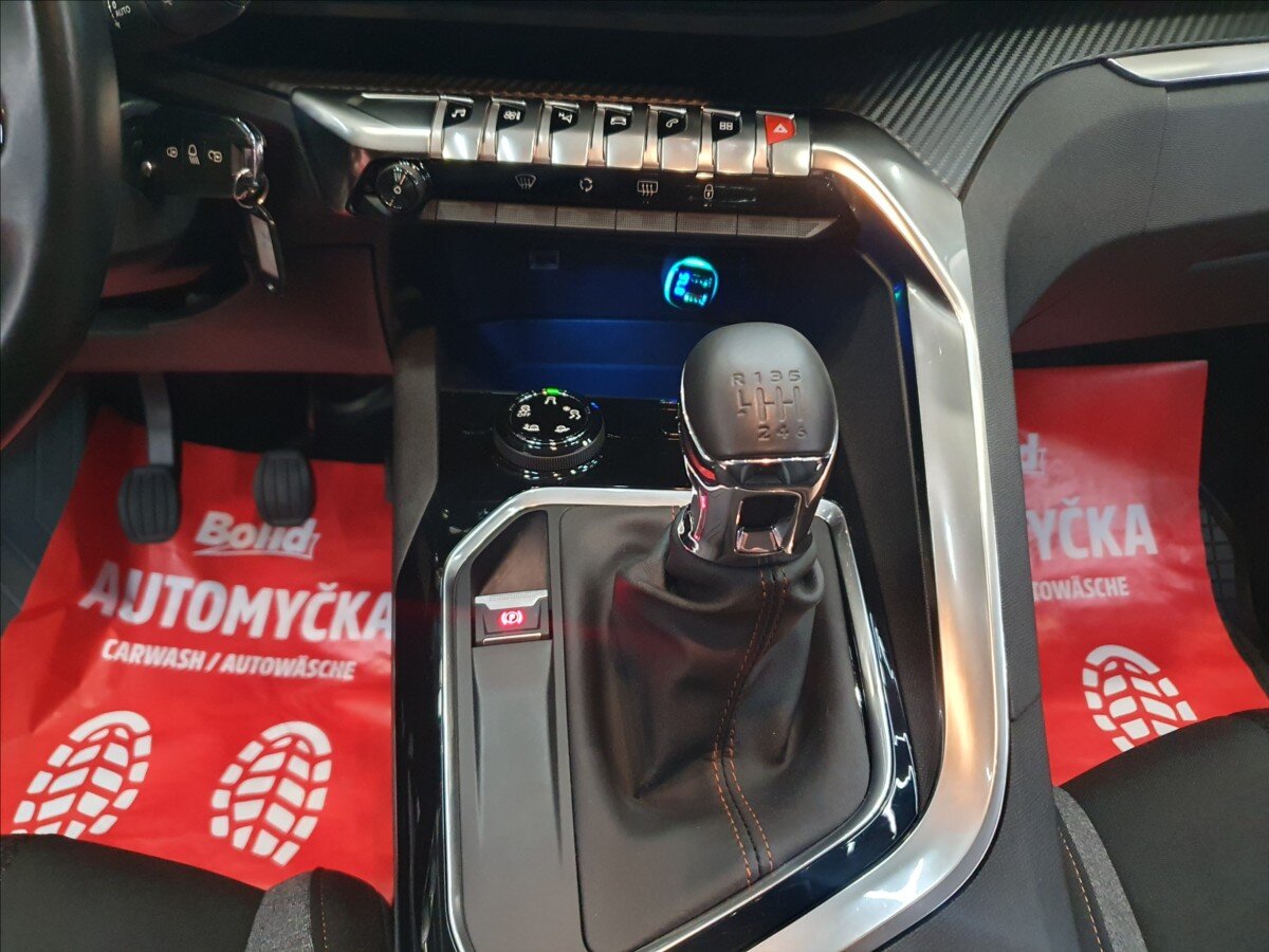 Peugeot 3008 SUV 1,2 l 96 kw