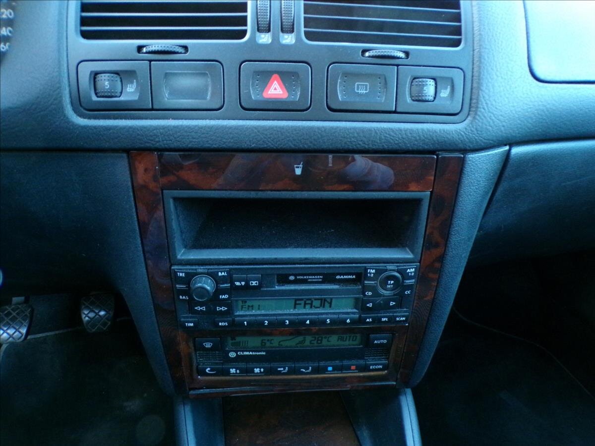 Volkswagen Bora Sedan / Limuzína 1,6 l 74 kw