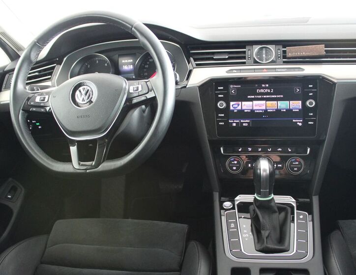 Volkswagen Passat 9