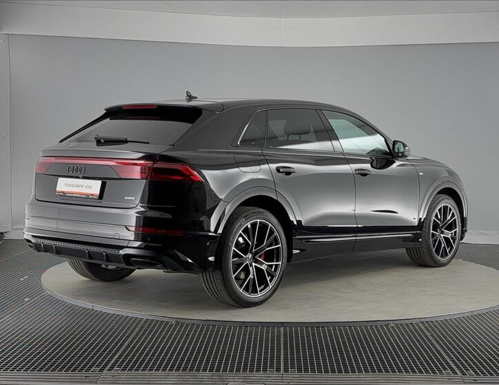 Audi Q8 SUV / Terénní 3,0 l 210 kw