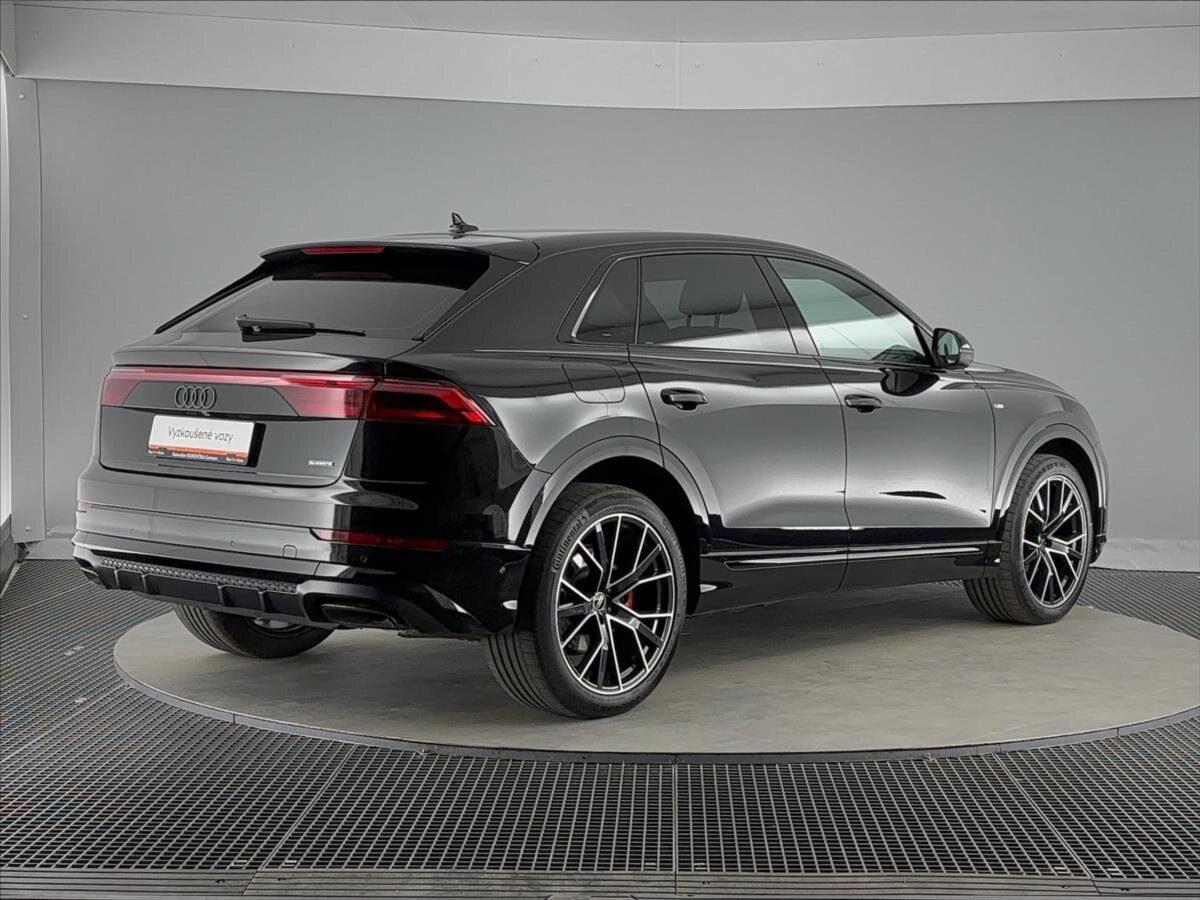 Audi Q8 SUV / Terénní 3,0 l 210 kw