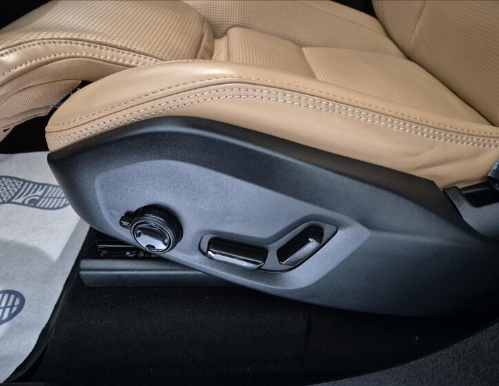 Volvo XC90 SUV / Terénní 2,0 l 180 kw