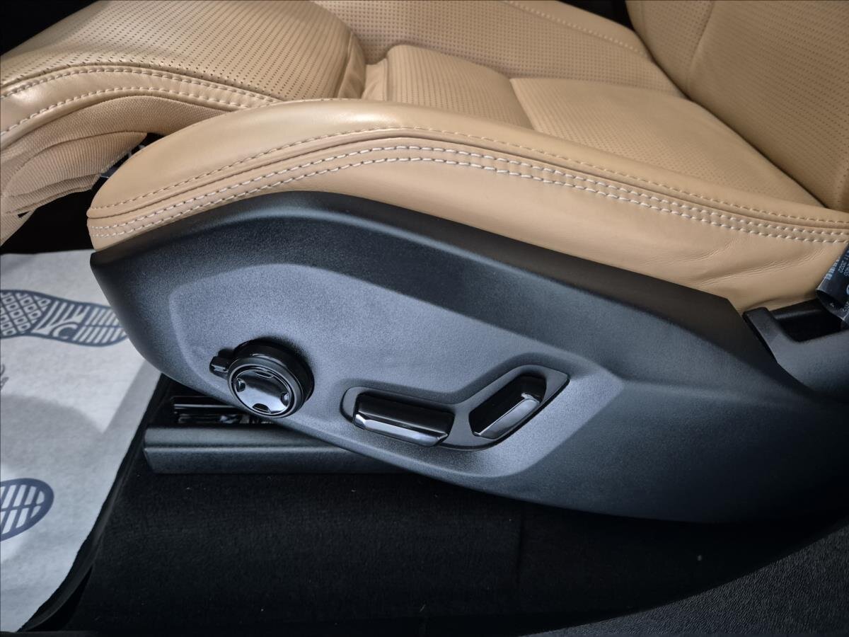 Volvo XC90 SUV / Terénní 2,0 l 180 kw