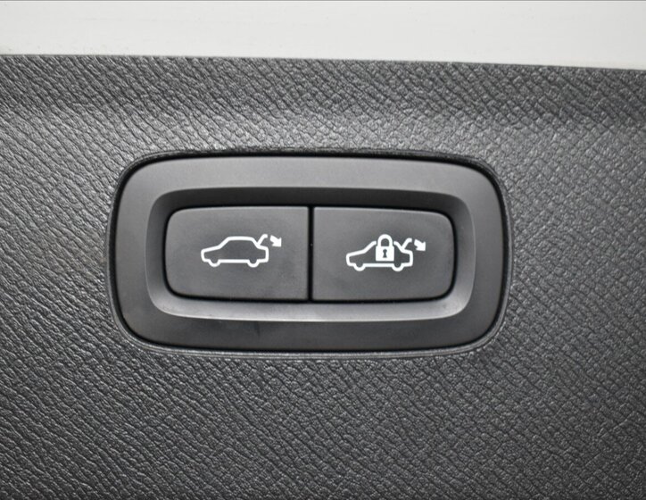 Volvo XC90 SUV / Terénní 2,0 l 173 kw