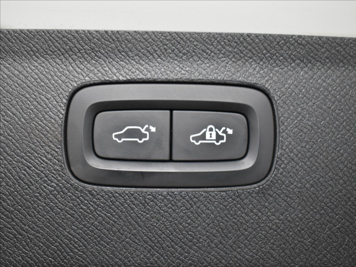 Volvo XC90 SUV / Terénní 2,0 l 173 kw