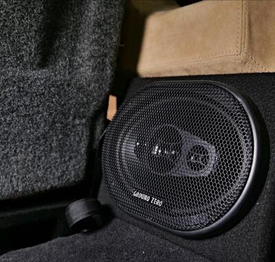 Land Rover Defender 33