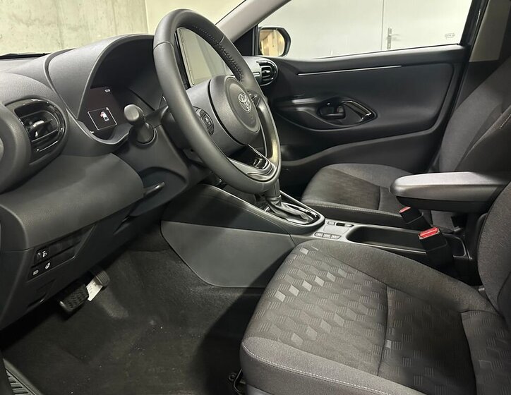 Toyota Yaris 9