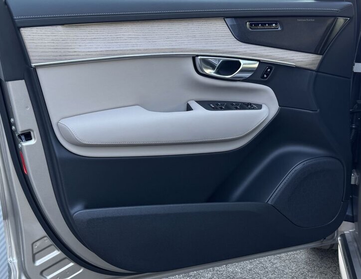 Volvo XC90 SUV / Terénní 2,0 l 335 kw