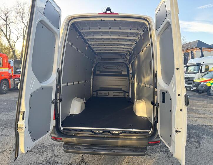Mercedes-Benz Sprinter 9