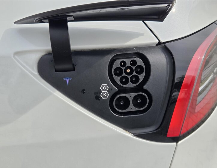 Tesla Model Y SUV / Terénní 0,0 378 kw