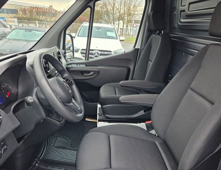 Mercedes-Benz Sprinter 10