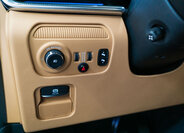 Jeep Grand Wagoneer 21